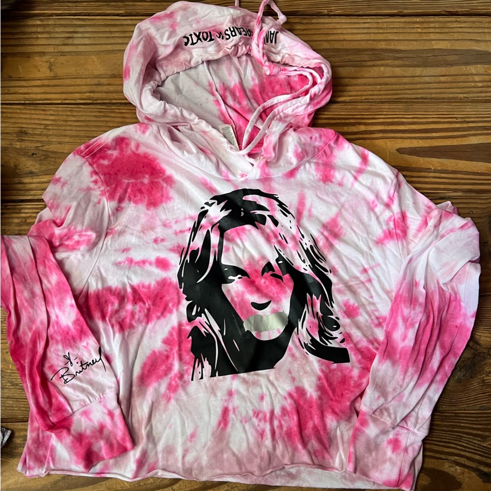 Brittney Spears Cropped Pink Tie-Dye Graphic Lightweight Hoodie